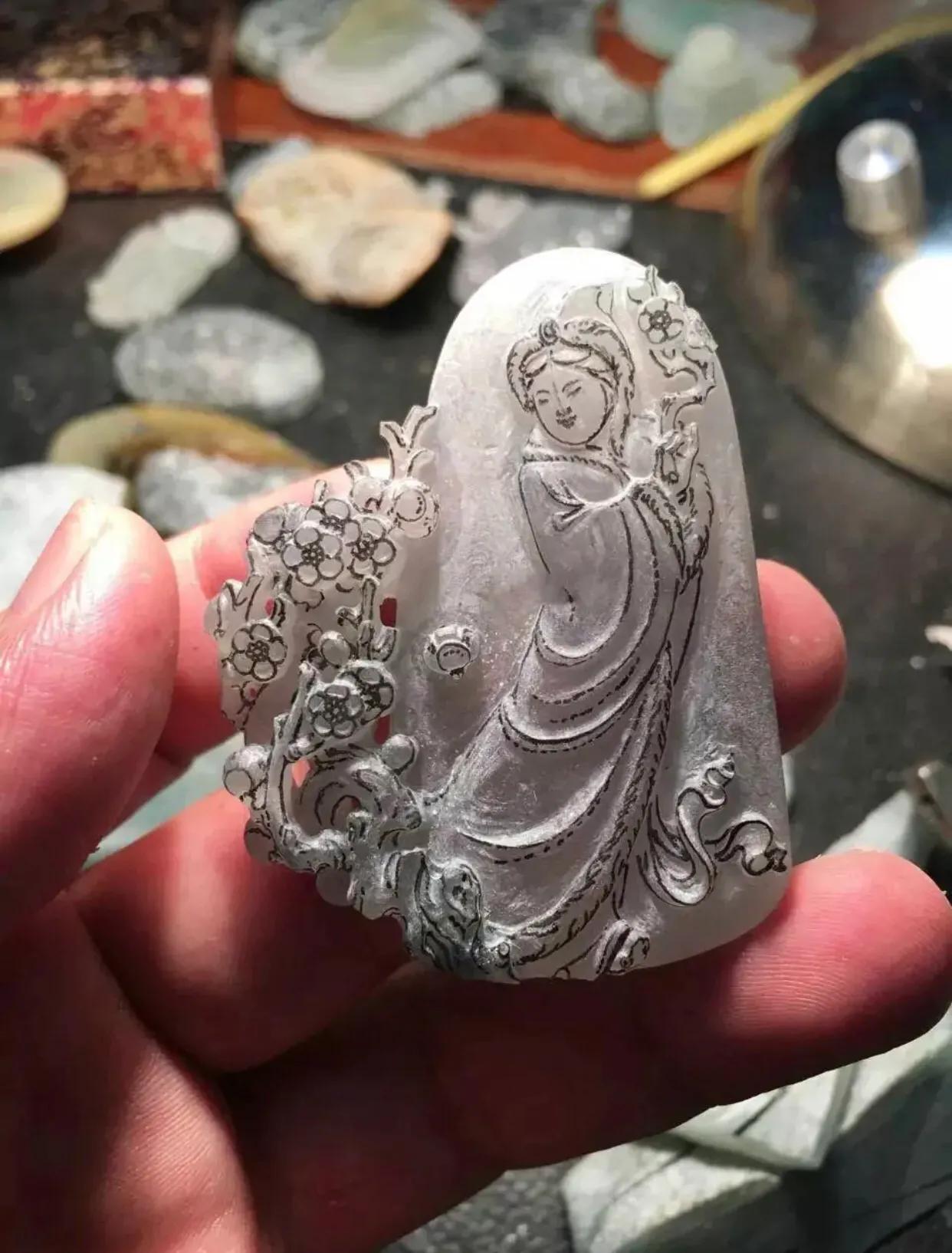 八万拿下会卡开窗料，切开后冰感十足，起货胶感满满