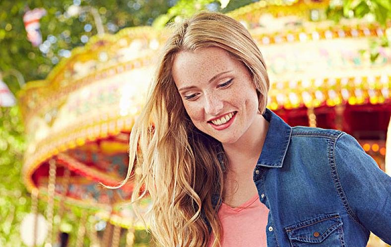 为什么有的人没有酒窝呢,为什么有的人只有一侧有酒窝