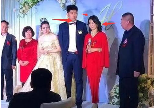 婚礼上婆婆抢足了风头,婚礼上婆婆抢了新娘的风头