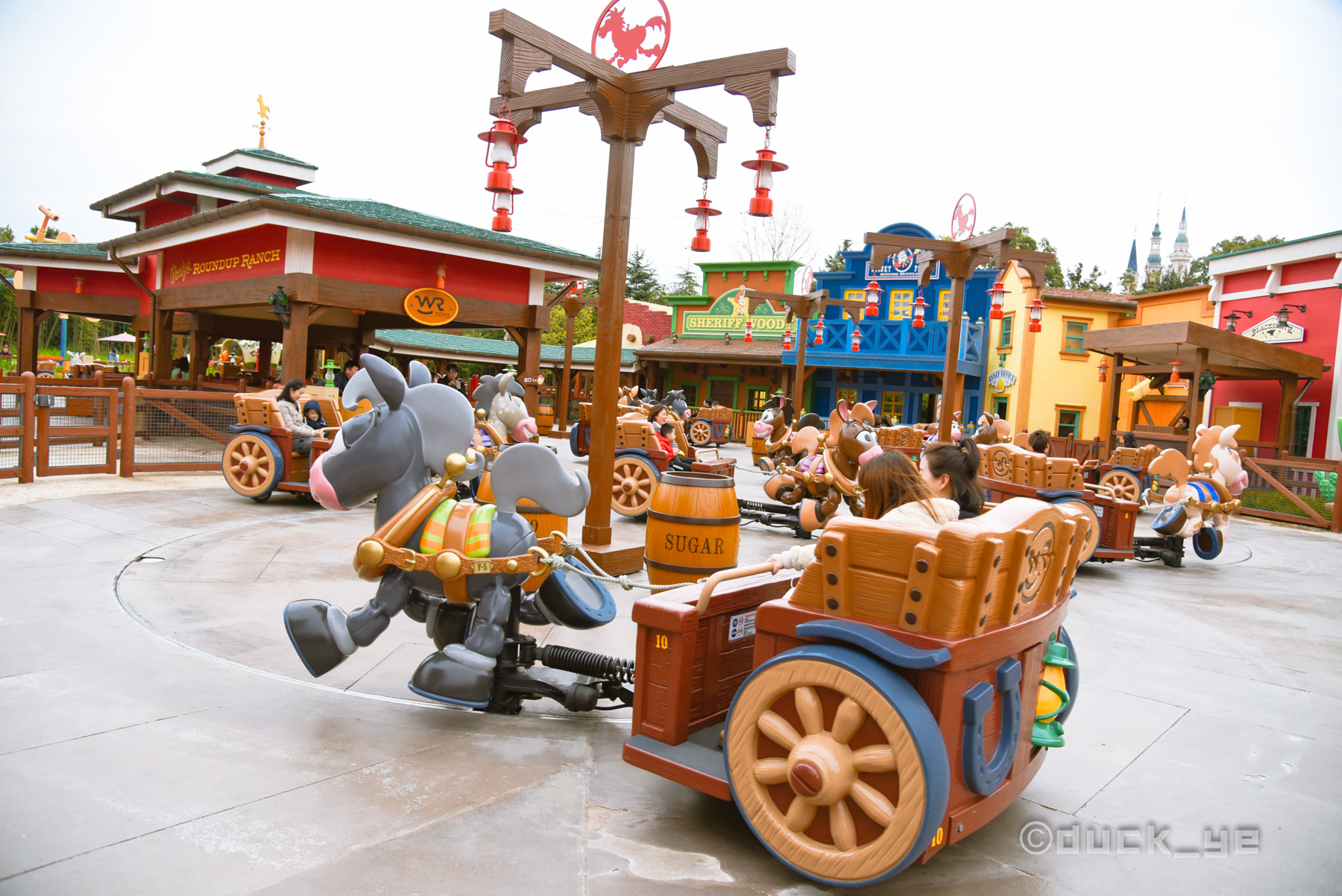 收好这篇攻略，佛系夫妻带你玩转上海迪士尼，选对时间至关重要