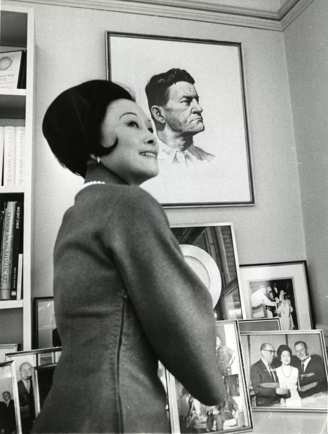 一位北京姑娘嫁大32岁美国人,辅佐8位美国总统:中国就是我的根