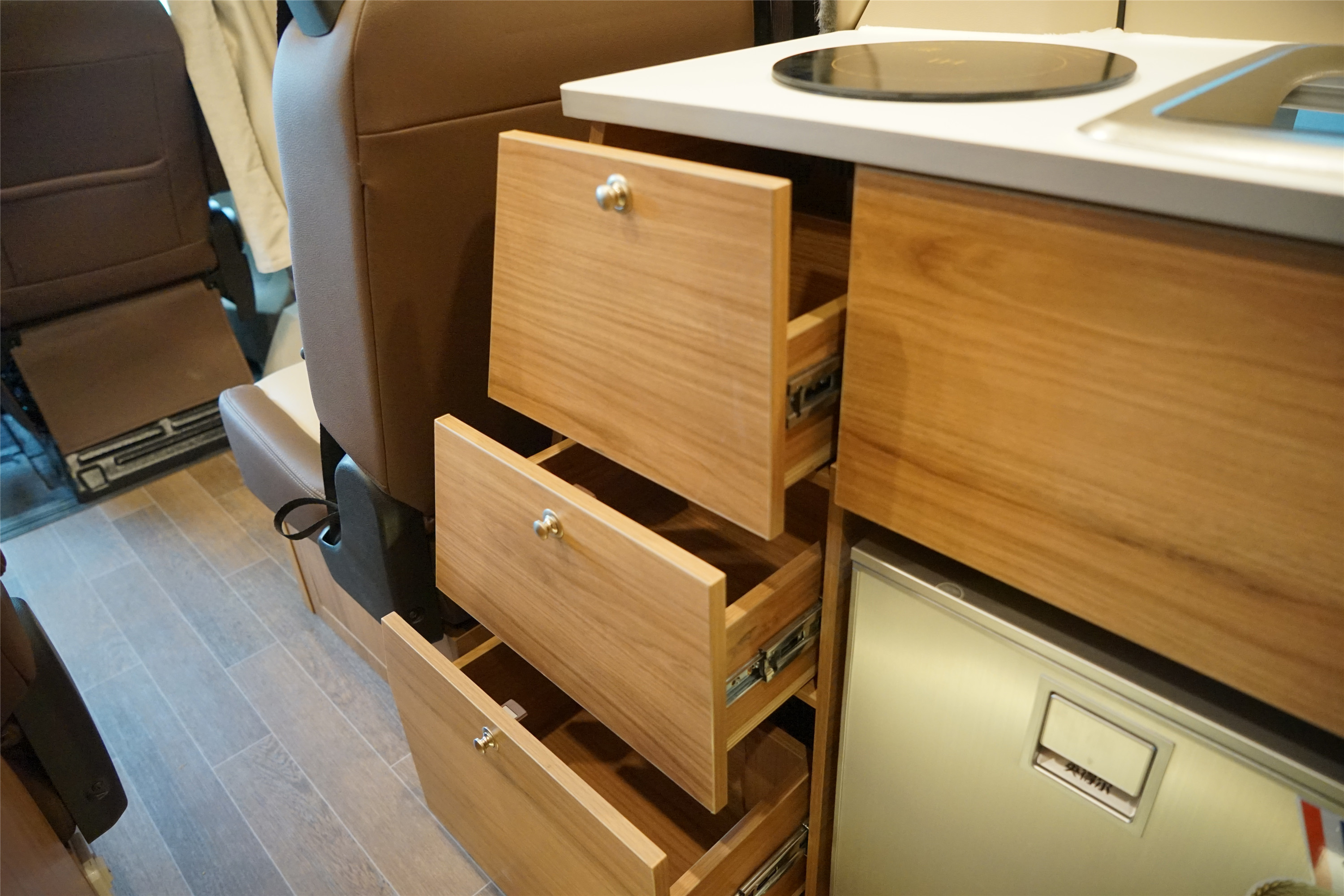 上汽大通maxus旅行家v90房车,房车大全大通v90