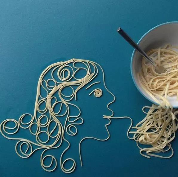 你可以擦掉那滴水，或者顺势用它画点不一样的美丽