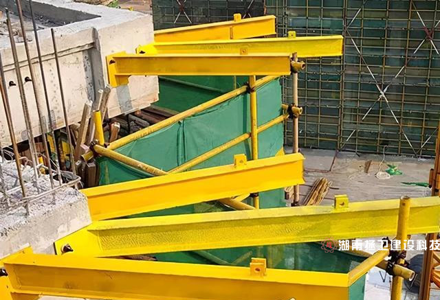 悬挑脚手架明细价格,新型悬挑脚手架