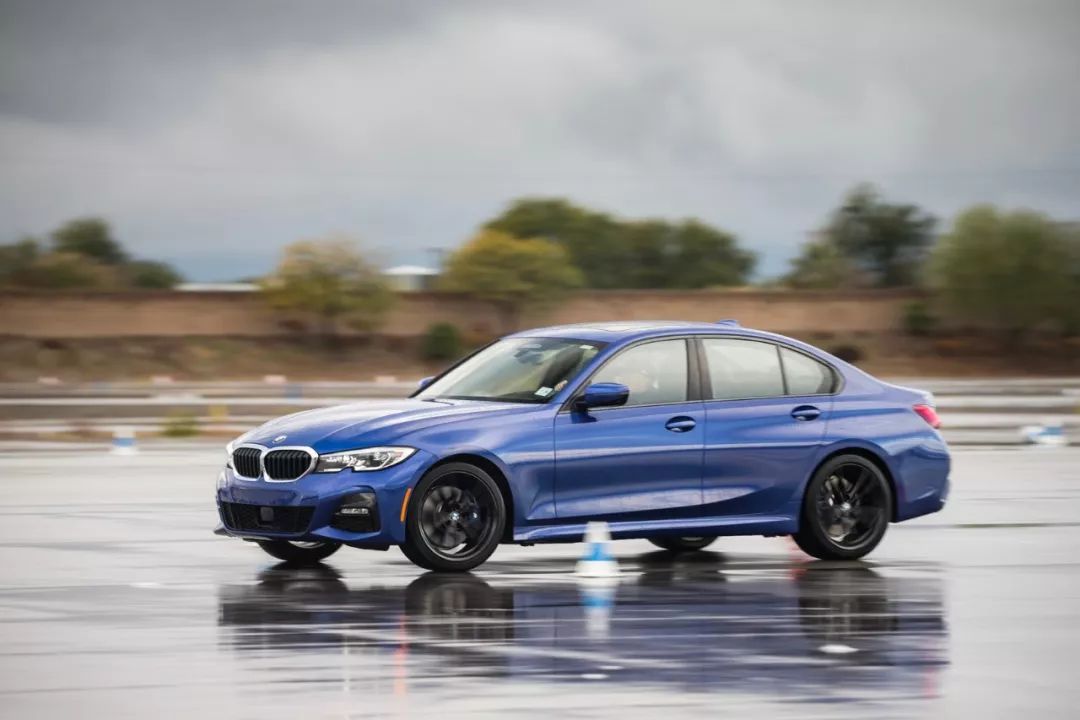 f30330i车主,宝马f30330i1千转行驶时抖动