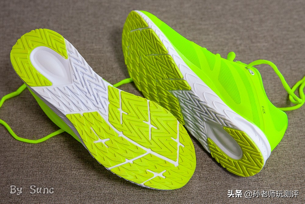 轻于鸿毛水上漂,咕咚造风者跑鞋