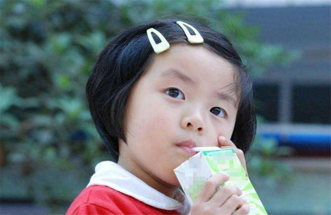 超市这三种假牛奶千万别给孩子喝,孩子喝的纯牛奶是假的吗