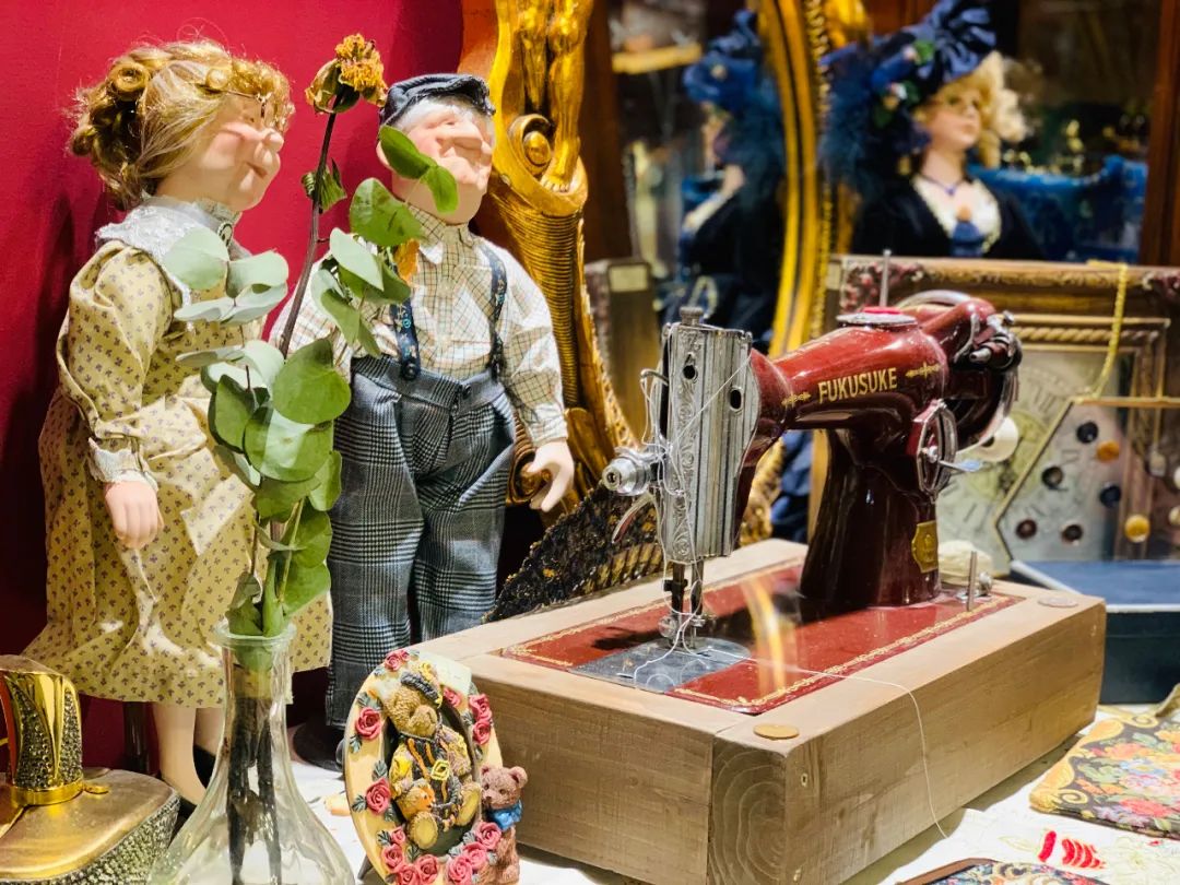 成都最全中古地图/当代年轻人正在沉迷这些“上了点年纪”的东西