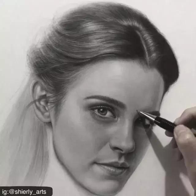 她画的素描比本人还美！比照片还真实，24万网友已被她征服