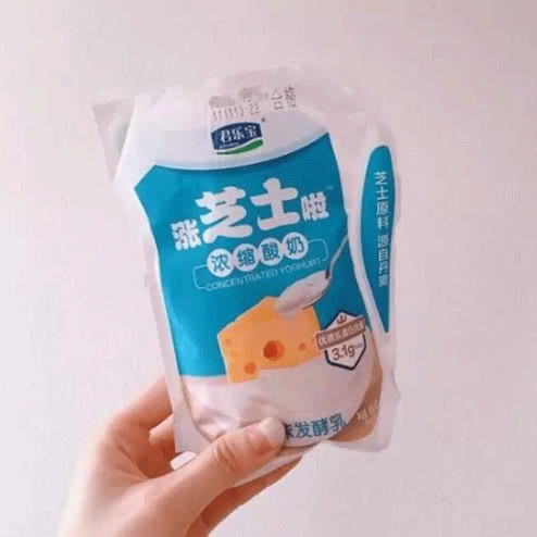 酸奶旁边的充气袋是拿来干嘛的,酸奶边上的充气包是做什么的