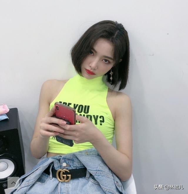 许佳琪因颜值太高被赞,许佳琪造型女团范十足