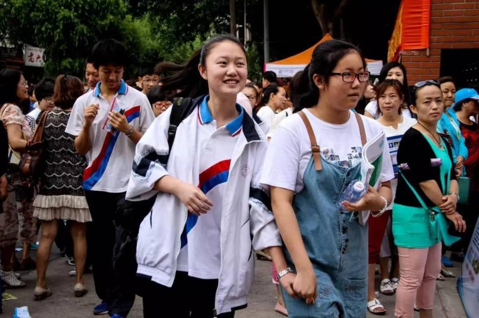 中考定向生分数低要多交学费吗,中考定向生是达到分数线就录取吗