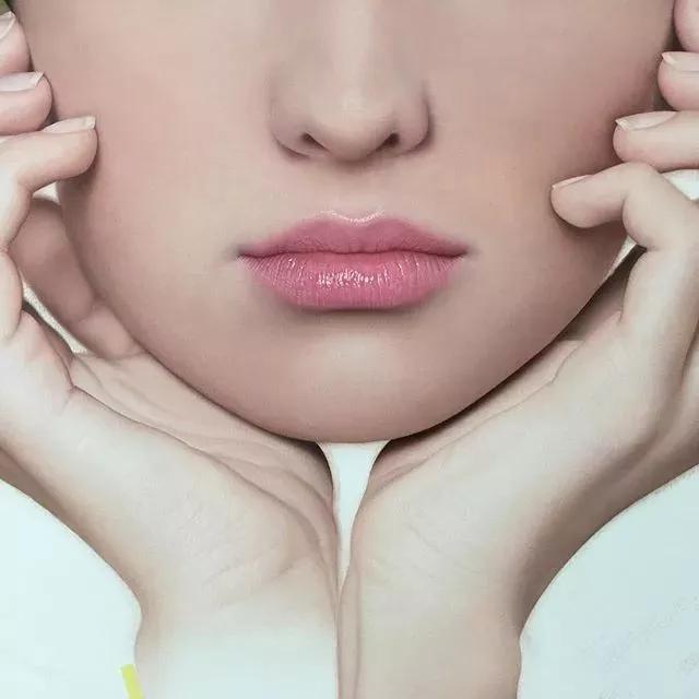 她画的人物栩栩如生用英文怎么说,她画的人物栩栩如生