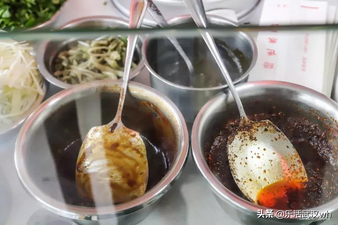 水塔街羊肉串卷饼,武汉江汉路水塔街卷饼