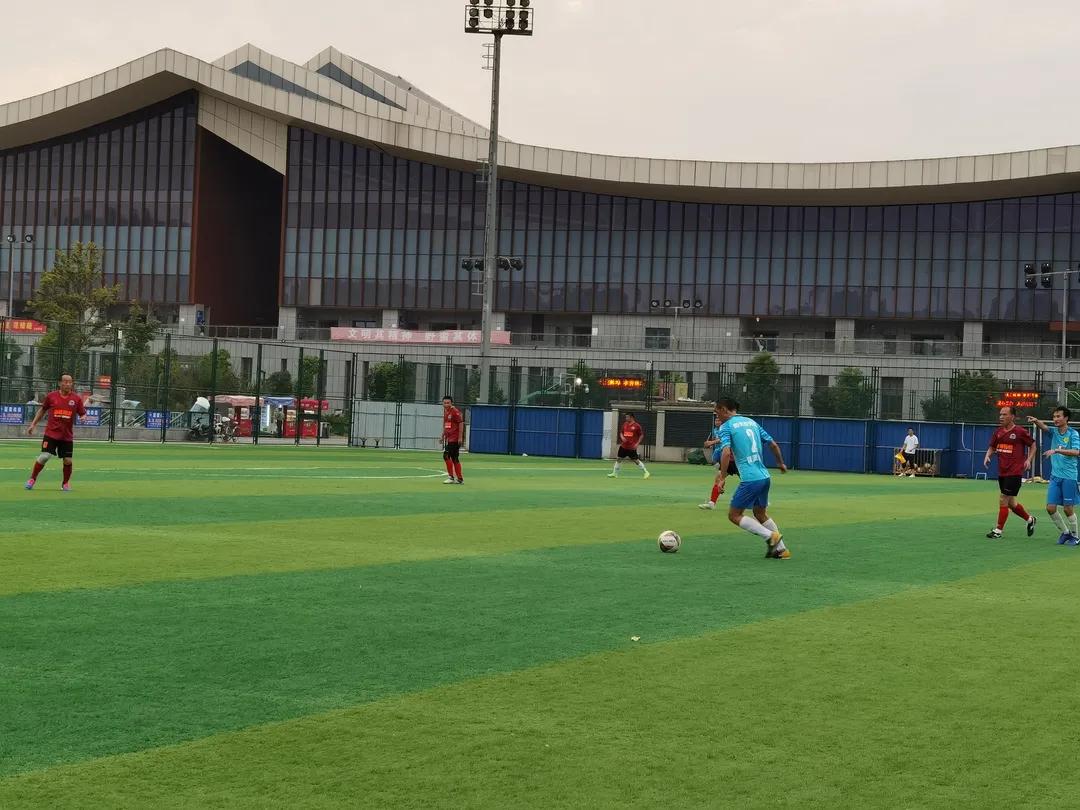 燃！近千名珠城“草根球侠”会战绿茵场