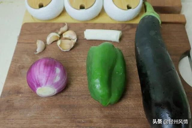 茄子肉段怎么做才能让茄子不油腻,油淋茄子怎样看起来不那么油腻