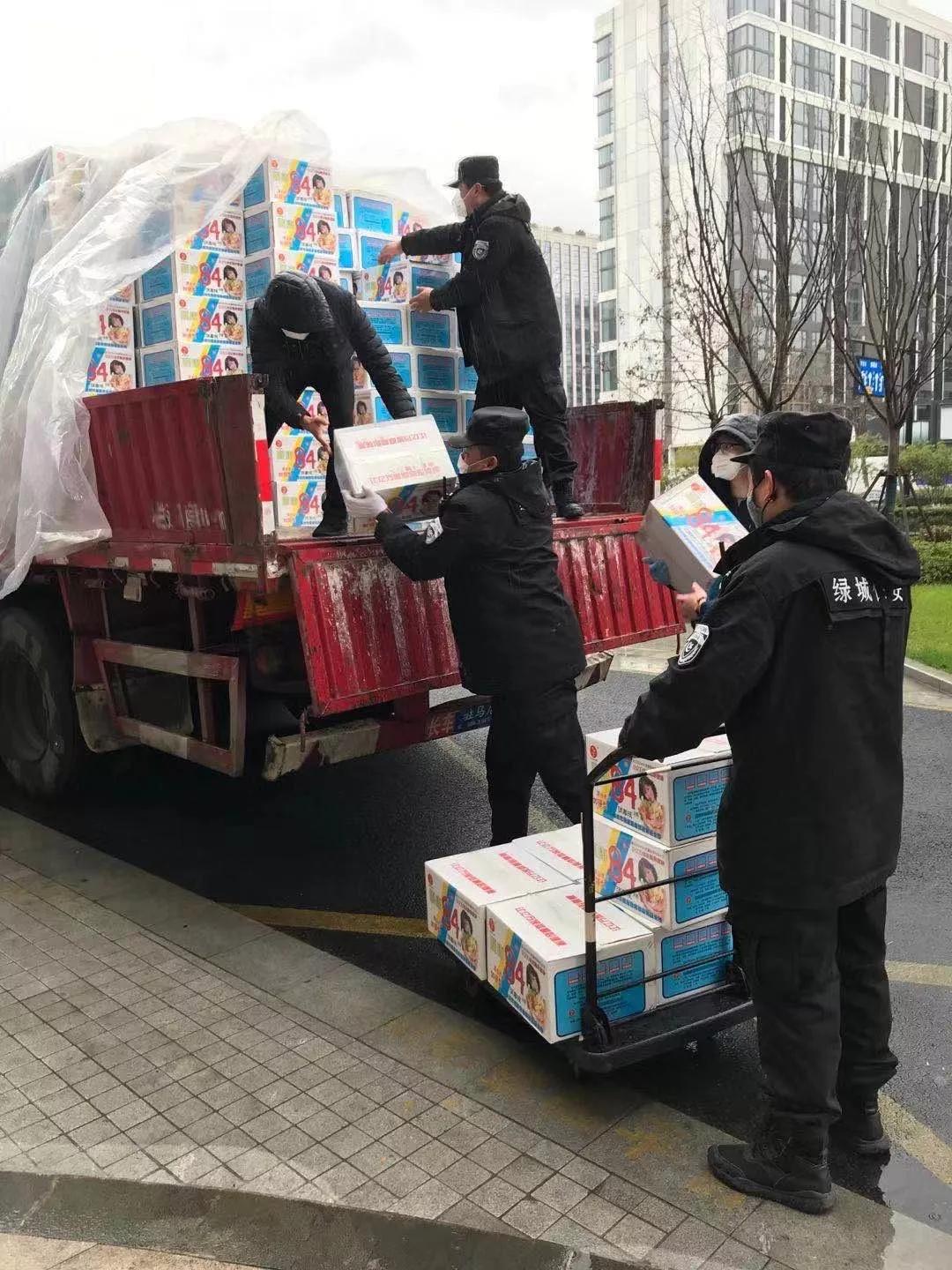 从并肩作战到形同陌路的矛盾,从相互理解到相互埋怨