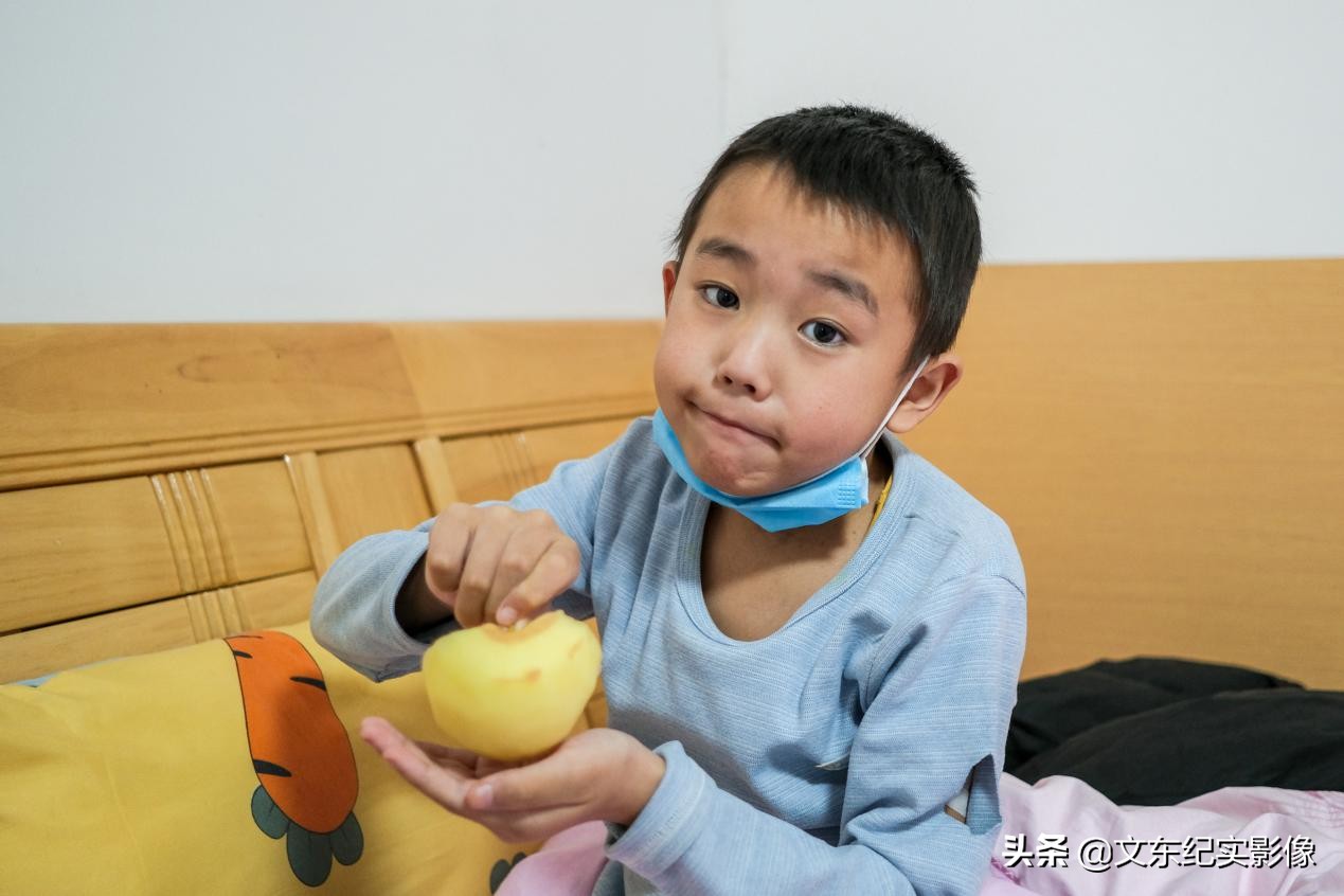 8岁男孩绝症,8岁男孩身患重疾却只关心手术费