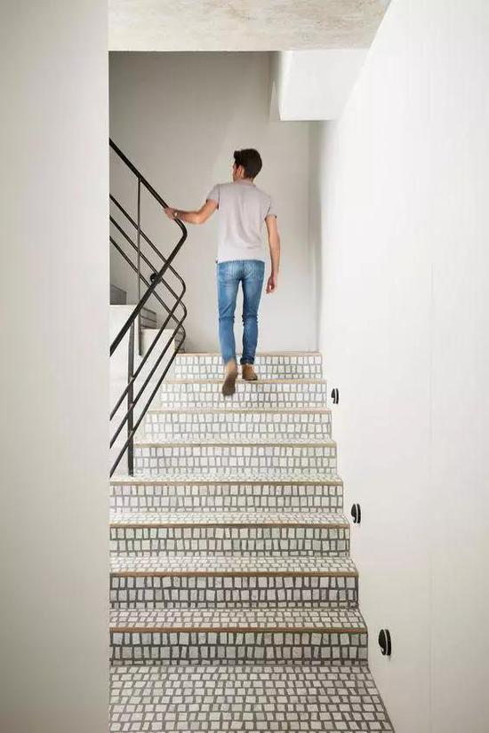 瓷砖破了能补吗,瓷砖裂了可以换么