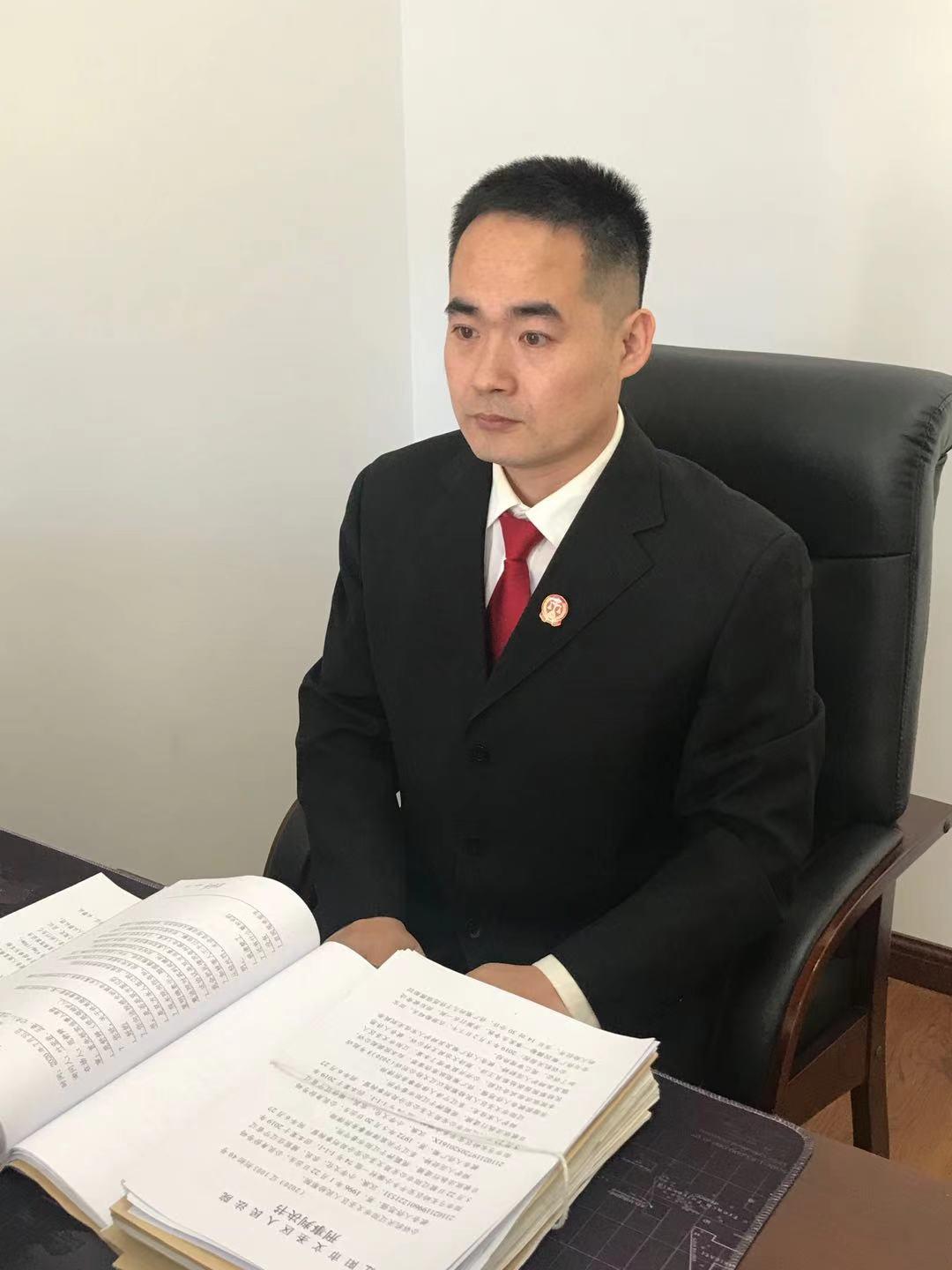 【政法先锋】心系“天平”无私奉献——文圣法院叶宏岩