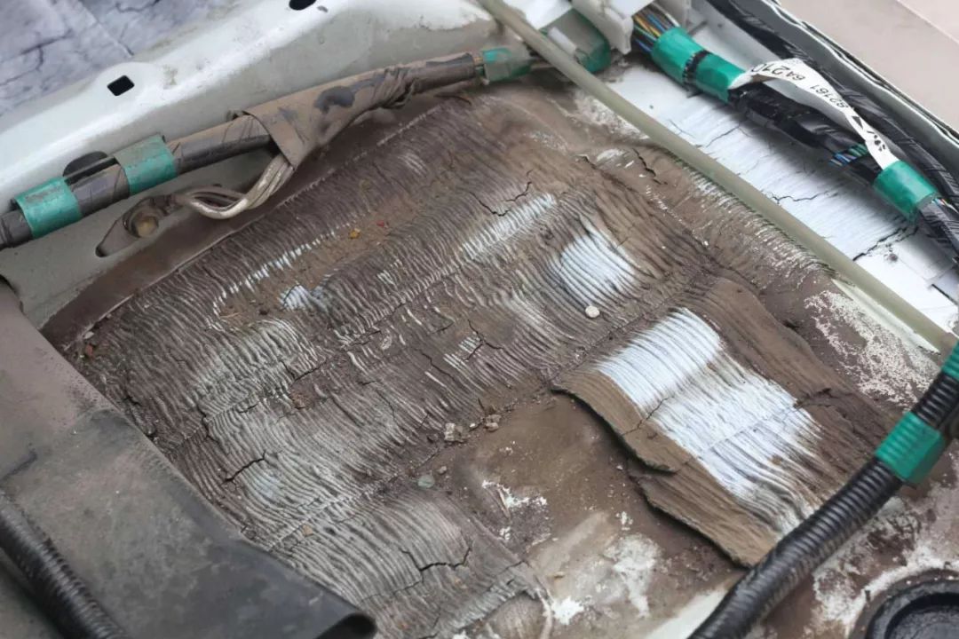 老车翻新：15年后的邂逅，普拉多LC120旧车换新颜，满血复活。