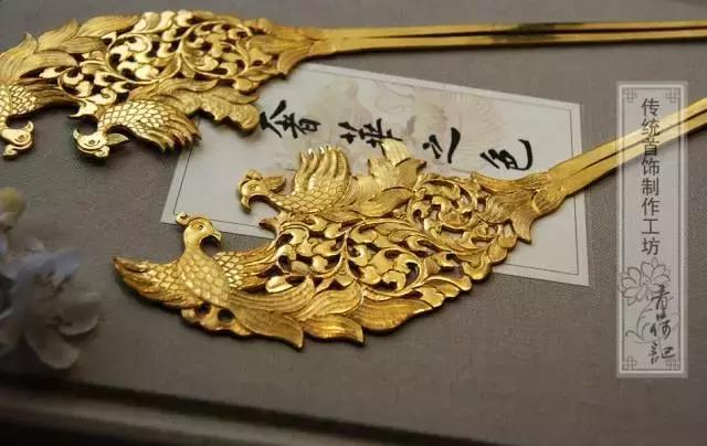 她用传承四千年的錾花技术，复原了红楼首饰