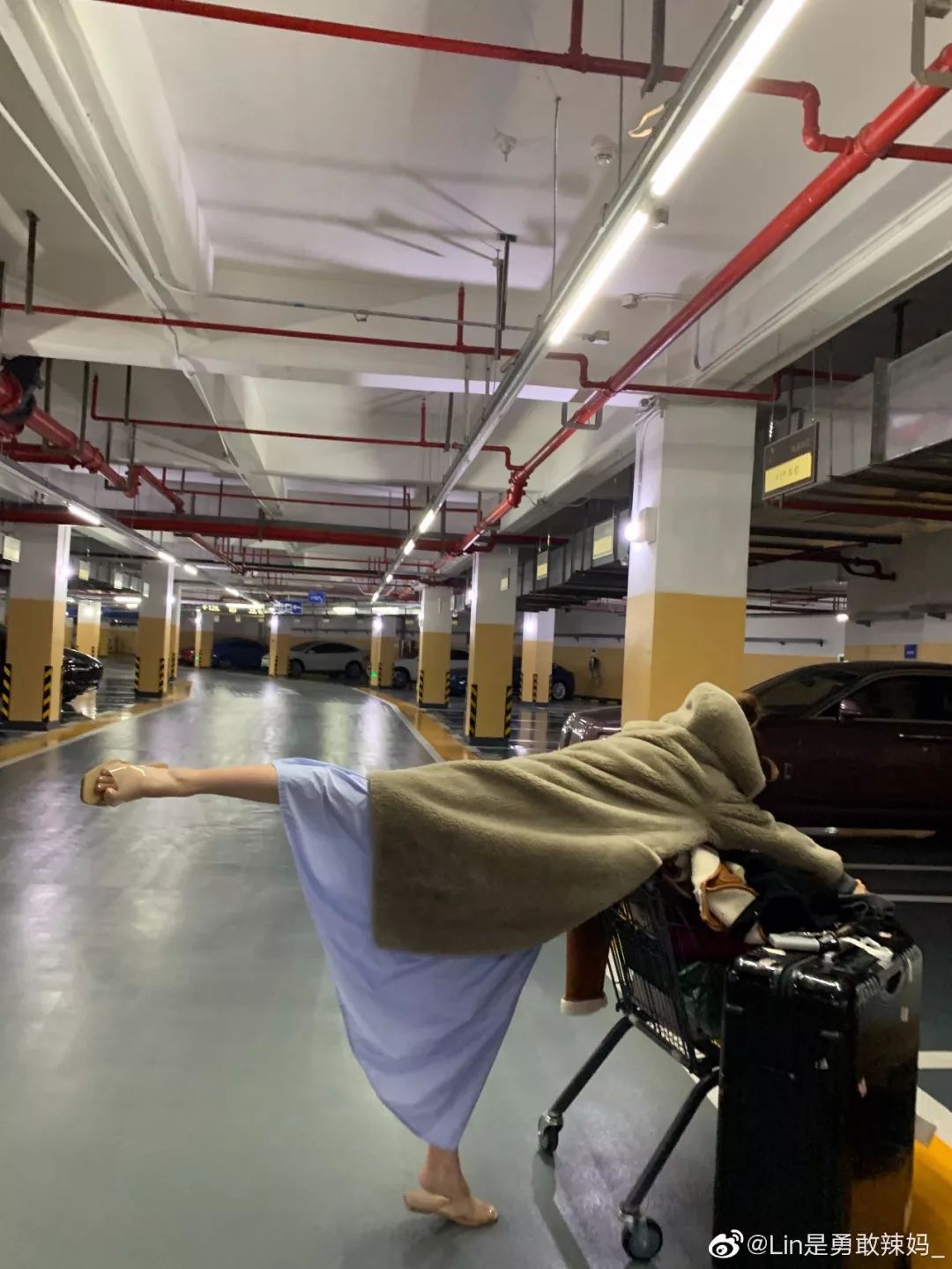 今年最火的马丁靴短靴,马丁靴英伦风炸街短靴