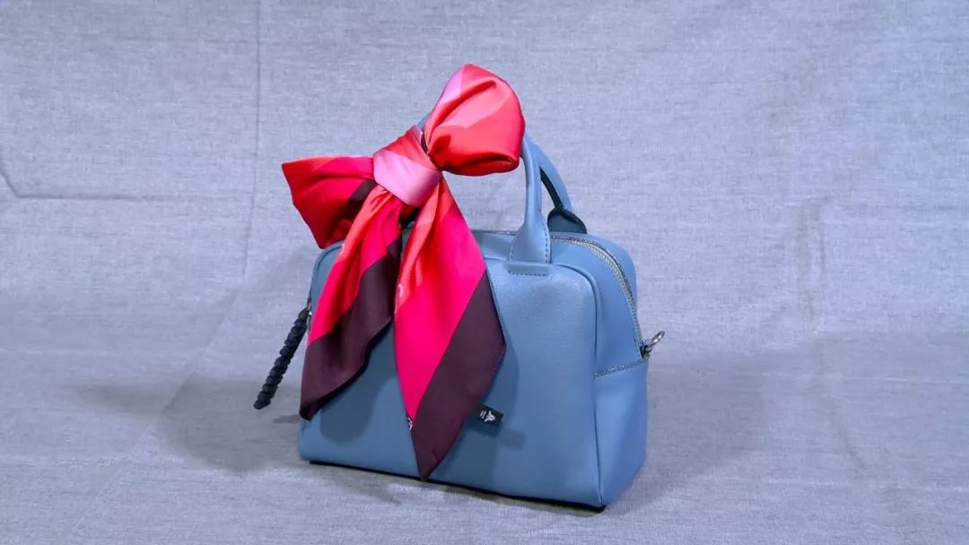 带衣领秋天丝巾的系法大全,秋天丝巾防寒各种围法