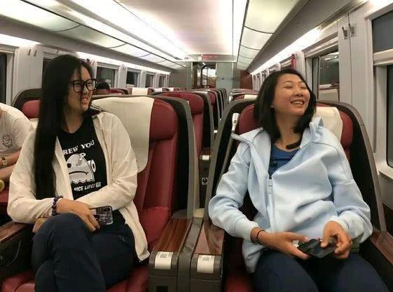 郎平里约吃泡面,中国女排郎平吃泡面