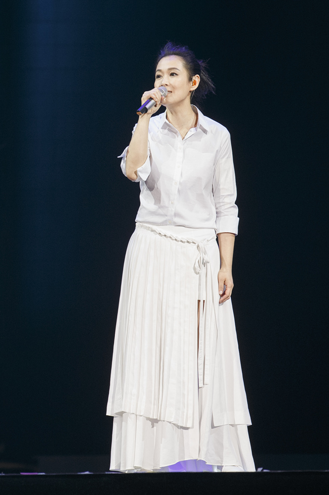 刘若英穿搭风格,刘若英白衬衣白裙