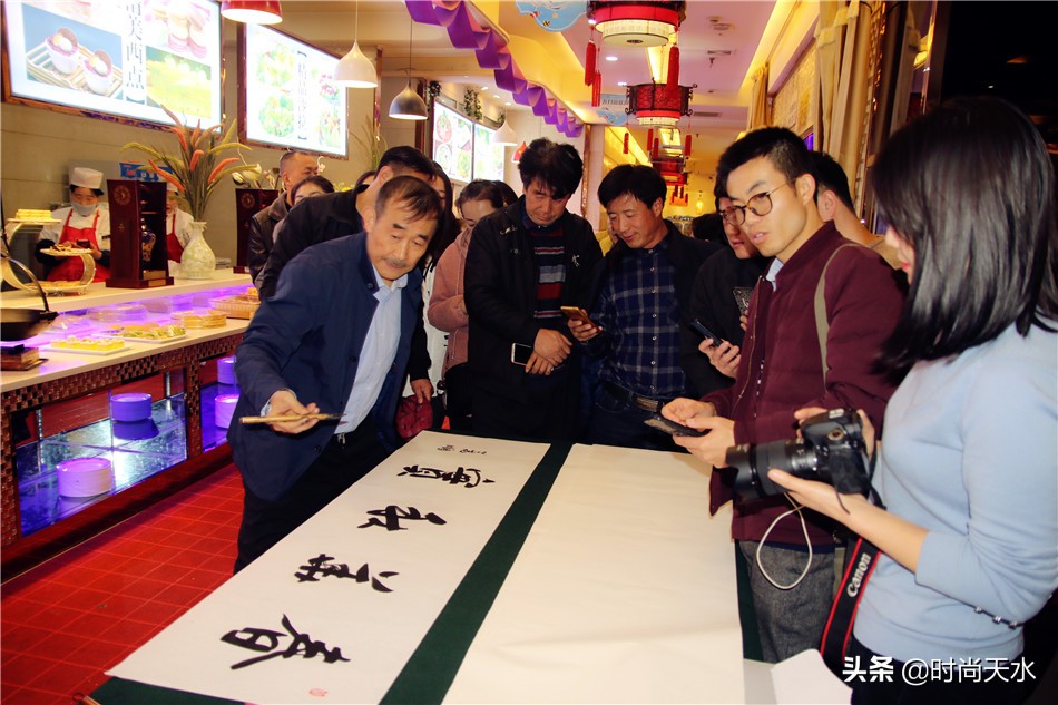 天水“轮胎哥”出发*藏西**,金龙大酒店携媒体、粉丝送上祝愿