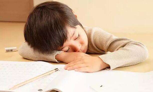 初中生不想上学要怎么正确教育,初中生厌学不愿意去上学怎么办