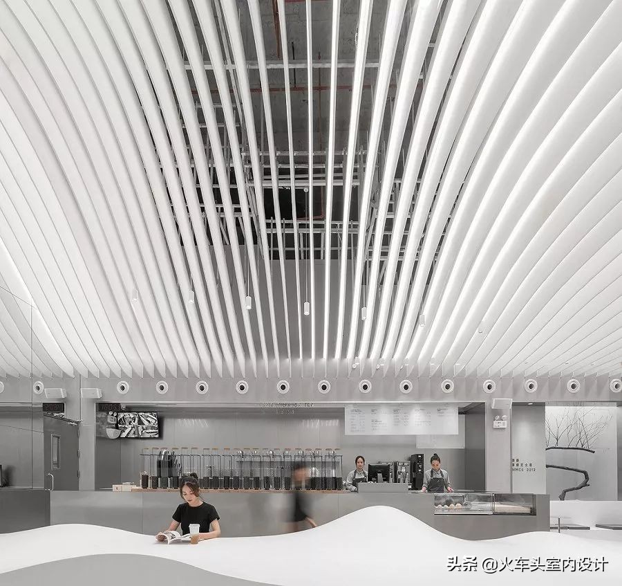 土、砖、石、木、竹、铝,这家茶饮店“设计公司”的身份要暴露啦