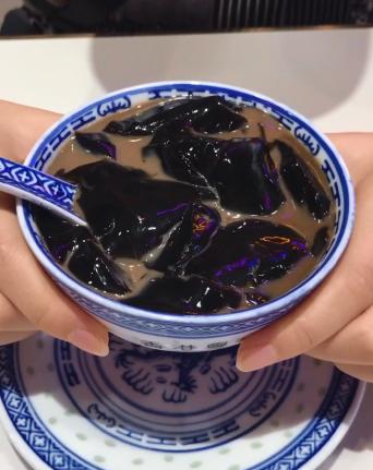 吃甜品就吃老字号龟苓膏,龟苓膏低卡甜品