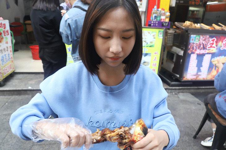 成都特色烤猪蹄哪家好吃,正宗脆皮烤猪蹄