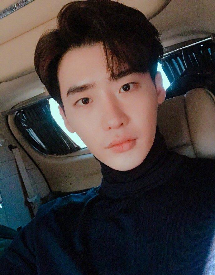 李钟硕整容电影,韩国明星服兵役李钟硕