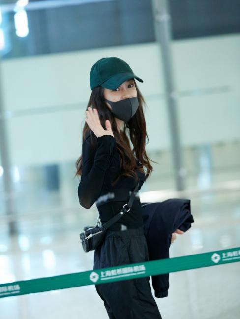 刘亦菲背腰曲线太惊艳,刘亦菲侧面真好看