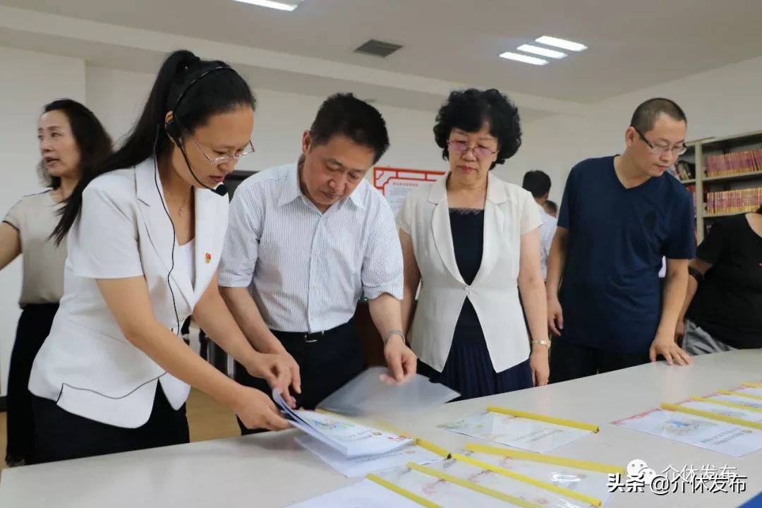 做居民贴心人与安全守护员,做居民群众的贴心人社区书记