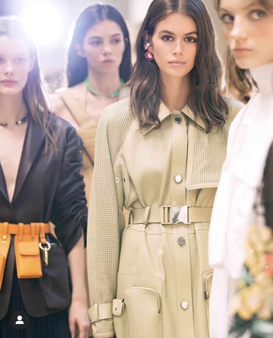 苏明玉开奔驰住楼王房，选包真有点……