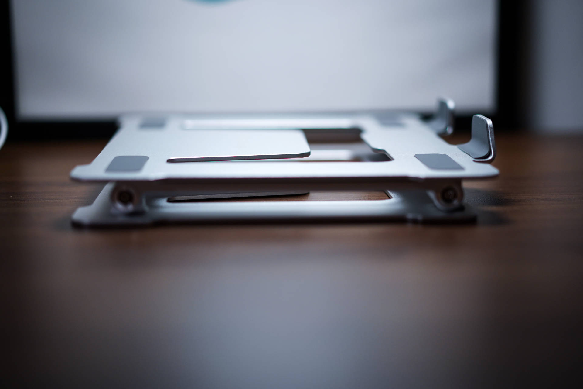 论如何拯救家里的小桌面？聊聊我那些花小钱省大地方的桌面好物