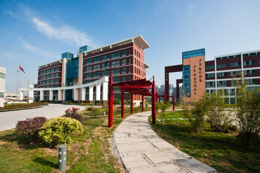 宝藏中学简介,宝藏中学