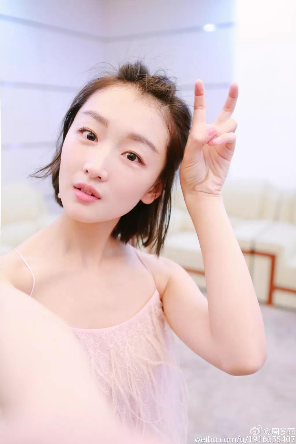 周冬雨过去的小粗腿,小粗腿逆袭