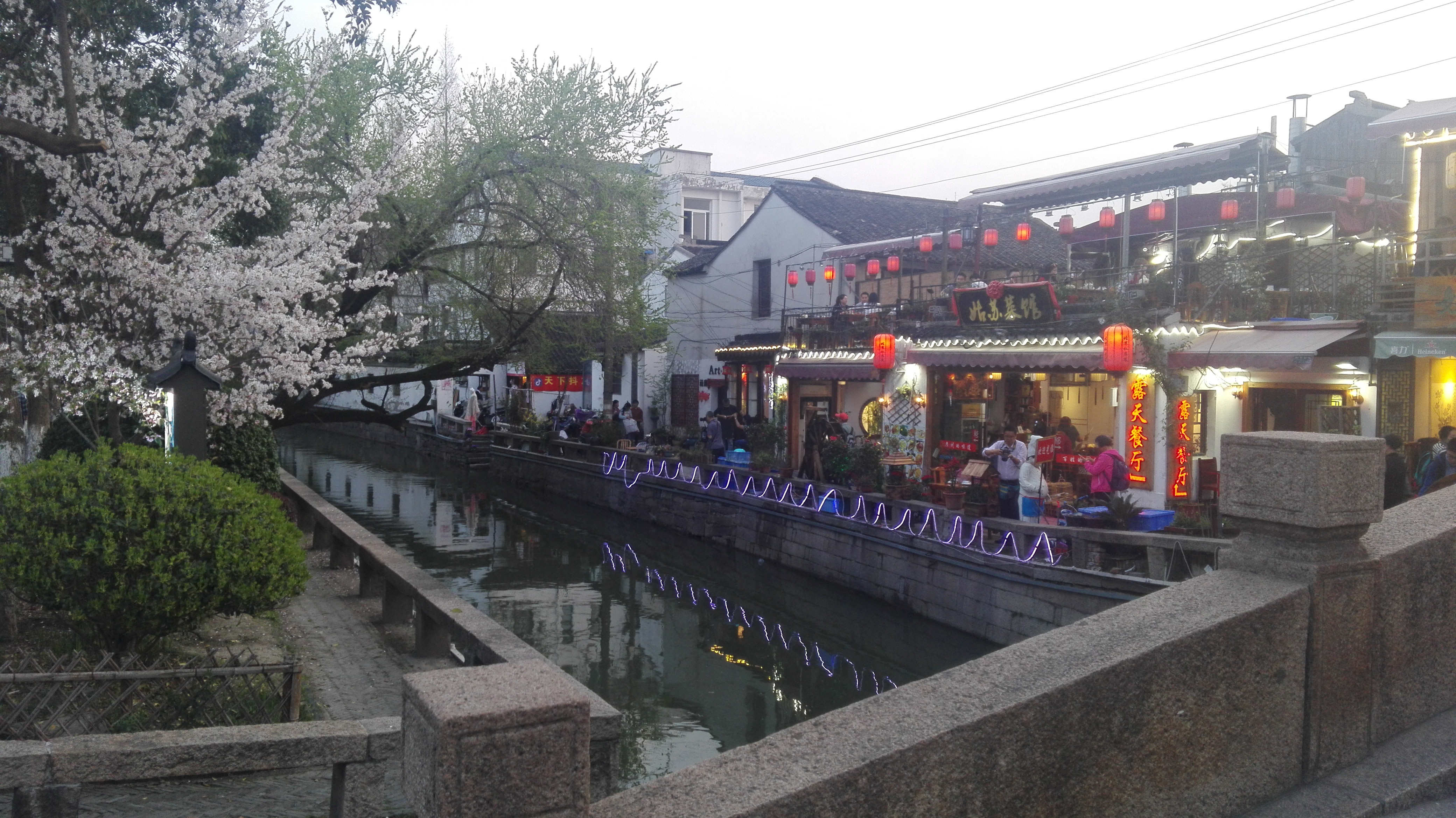 夜游苏州古城领略江南美食,苏州夜游古运河上吃饭
