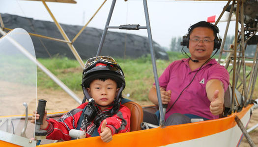 这个南京12岁的神童,真的很牛吗?开飞机、出自传、上*京大南**学…