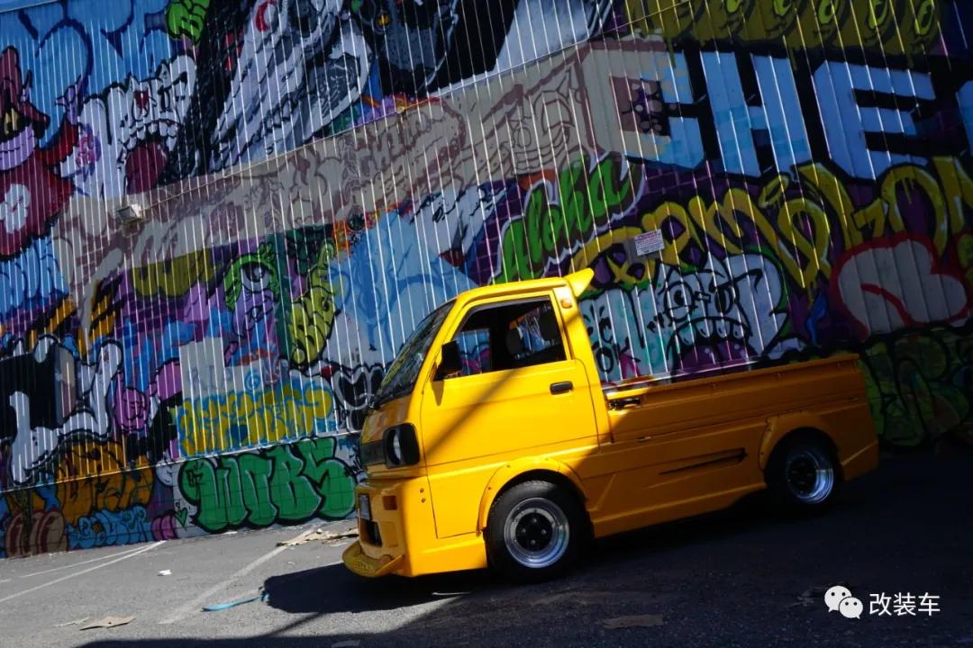 中置四驱五速手动的双门超跑,今晚我在秋名山等你