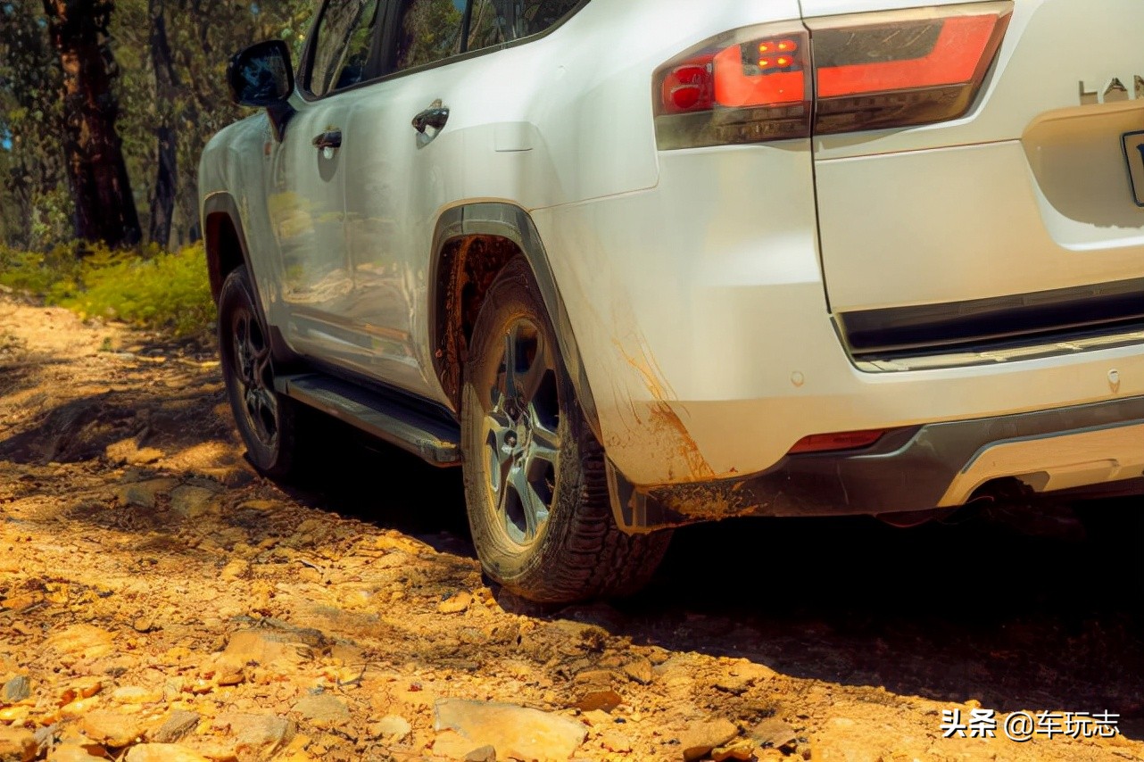 丰田陆地巡洋舰lc3002023最新款,2022款丰田陆地巡洋舰300