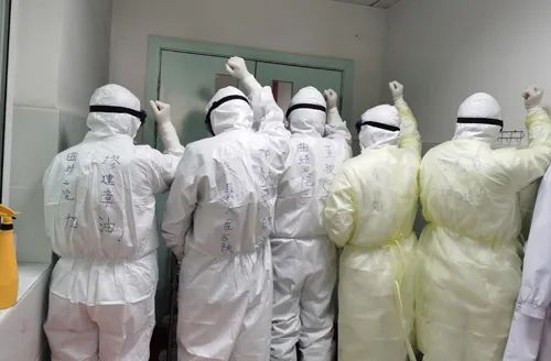 挺身担重任尽职为重症——记曲靖市第二人民医院重症医学科主任缪建章