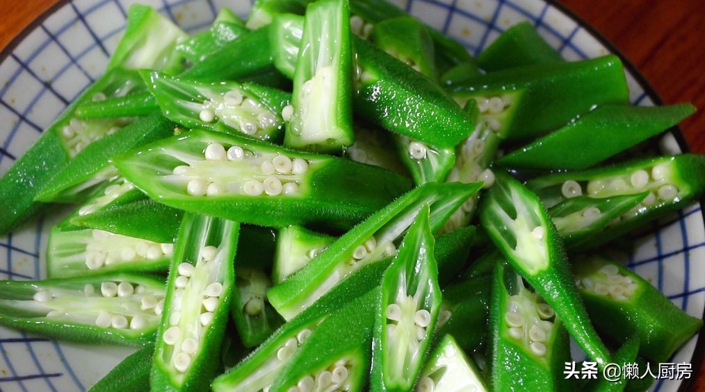 秋葵怎样炒才不会变色呢,秋葵不焯水直接炒能吃吗