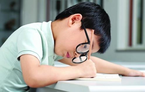 怎么预防小朋友大小眼,小孩子大小眼应该怎样矫正