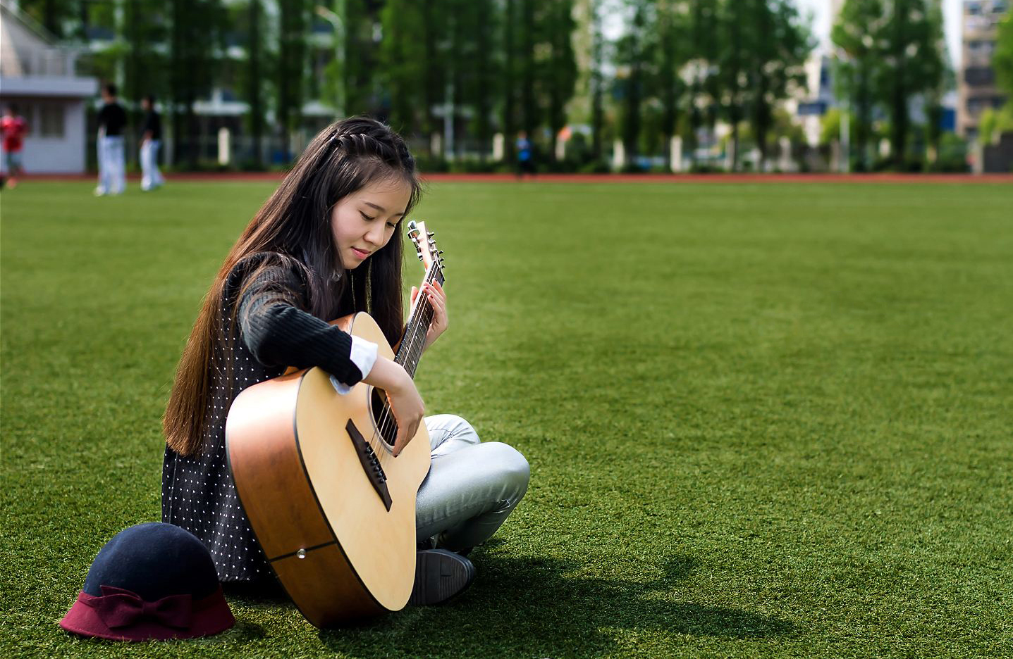 爱一个人他却把你当傻子,爱一个人就把他当作朋友